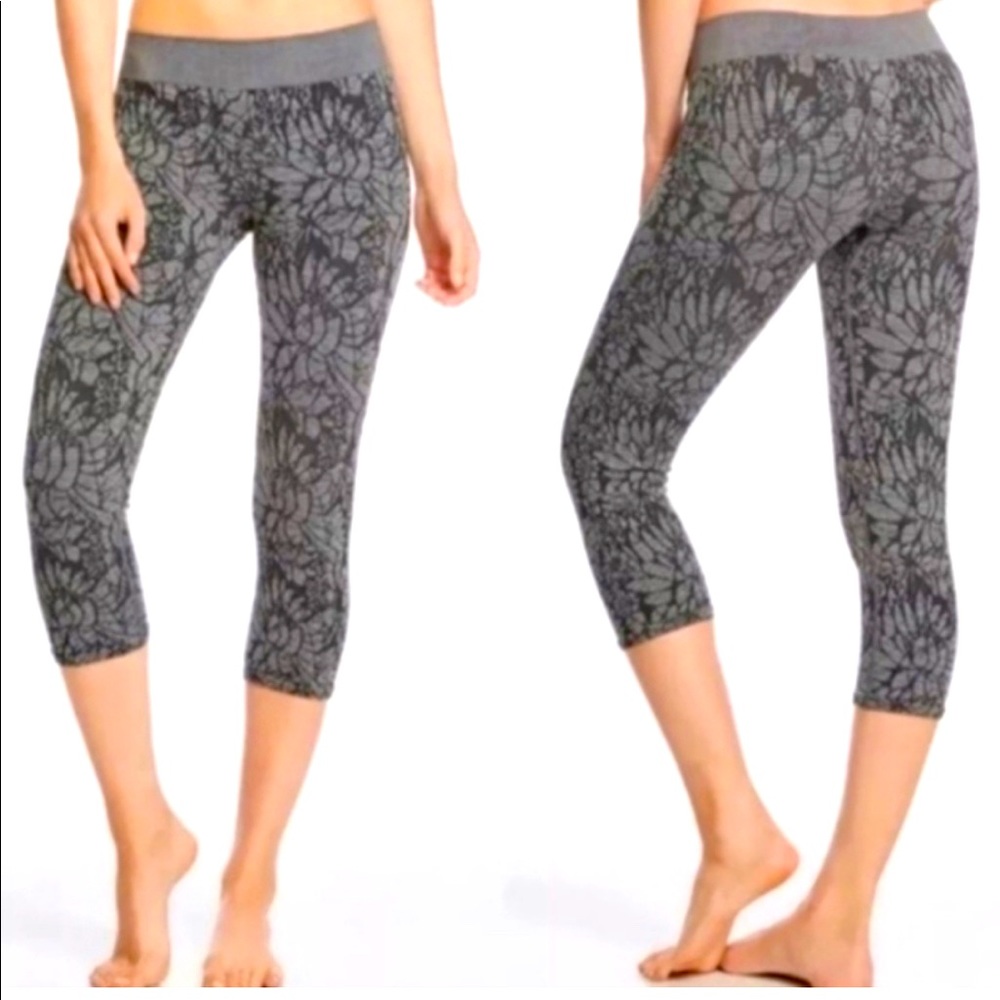NWOT FABLETICS Seamless Floral Leggings(S)